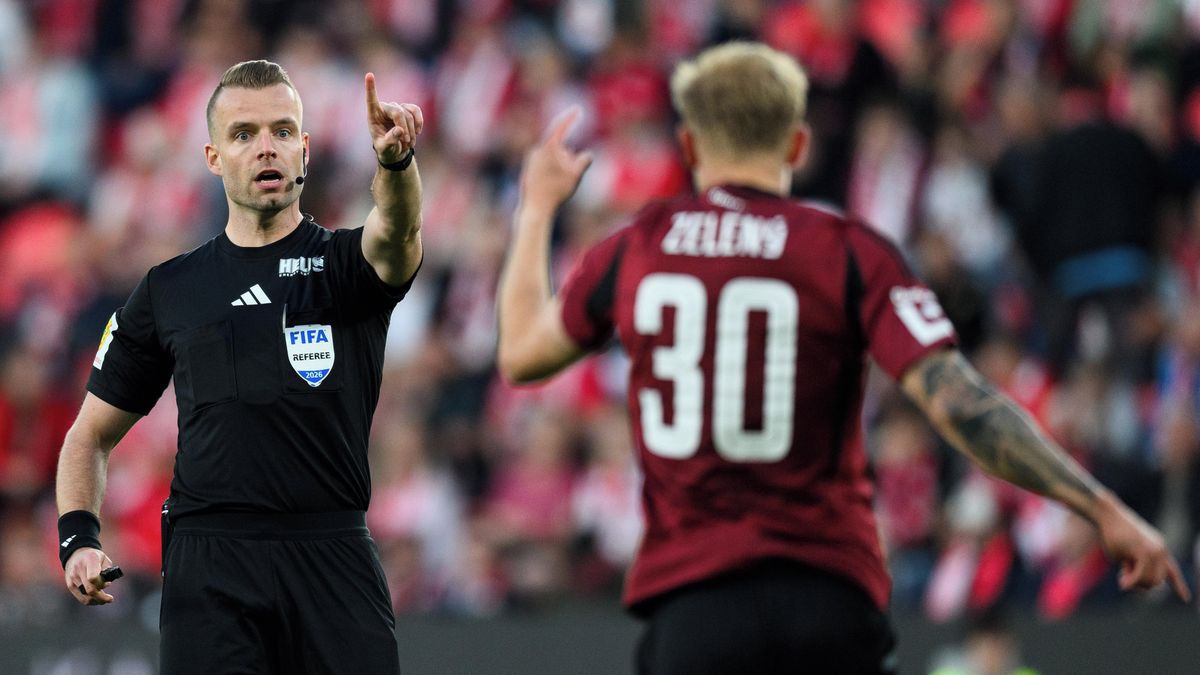 Přímý souboj o záchranu mezi Baníkem a Duklou povede sudí, který řídil poslední derby pražských S
