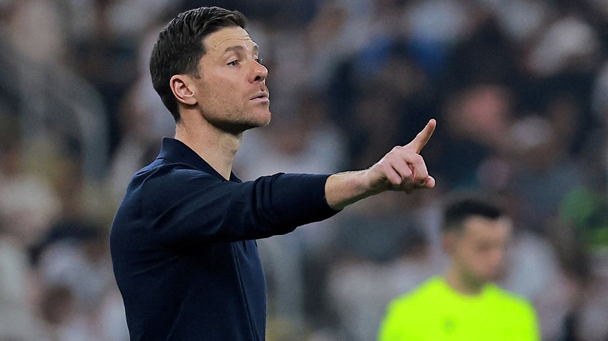 Novým koučem Chelsea by se podle médií měl stát Xabi Alonso
