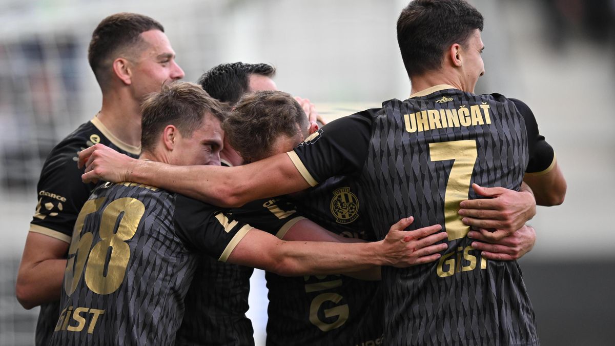 Hradec porazil Slavii a raduje se z účasti v pohárech, Plzeň deklasovala Jablonec. Sparta v Liberci uspěla