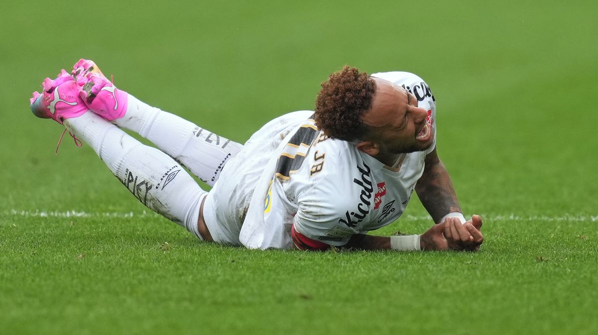 Neymar je před startem přípravy na fotbalové MS opět zraněný