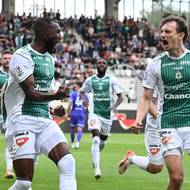 Lamin Jawo slaví svůj gól z penalty. 