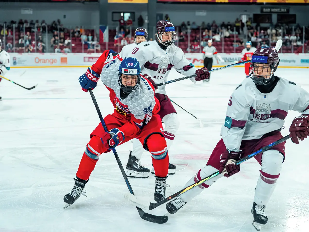 Čeští hokejisté podlehli Švédům 1:4, třetí porážka v sezoně. Debutant Patera inkasoval ze šesti střel — image 3