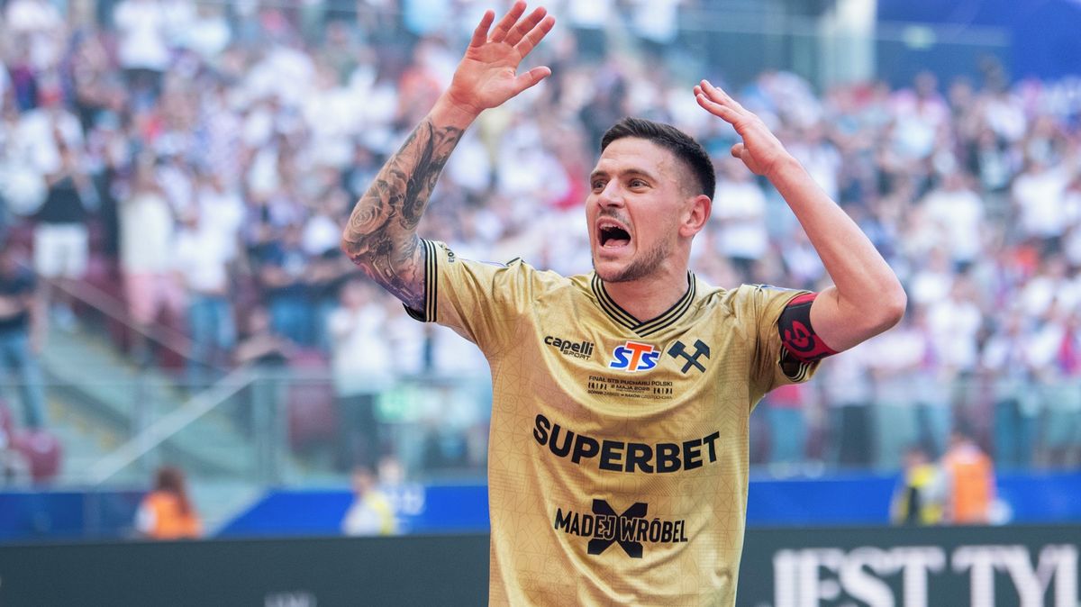 Pětice českých fotbalistů slaví zisk Polského poháru