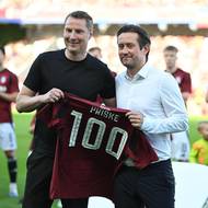 Kouč Sparty Brian Priske a sportovní ředitel Tomáš Rosický