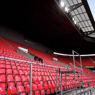 Prázdný stadion v Edenu.