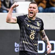 Tomáš Petrášek z Hradce Králové slaví první branku.