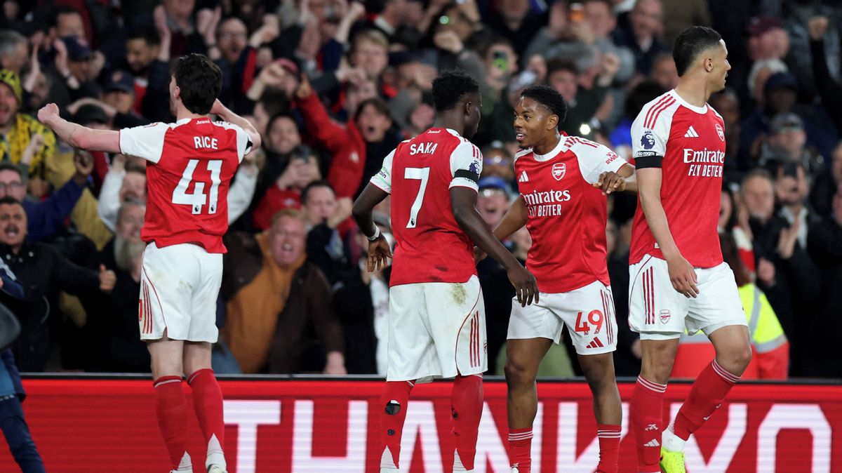Arsenal vyhrál v předposledním kole Premier League a má na dosah zisk titulu po 22 letech