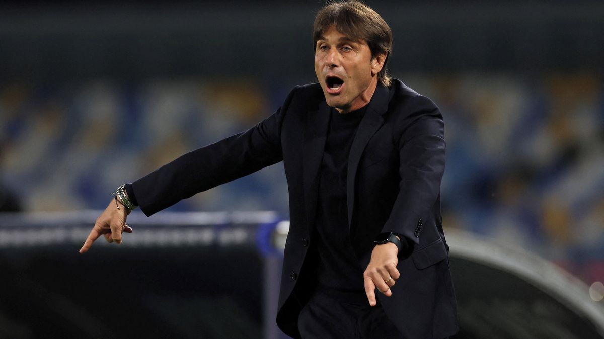 Trenér Conte potvrdil, že odchází od fotbalistů Neapole