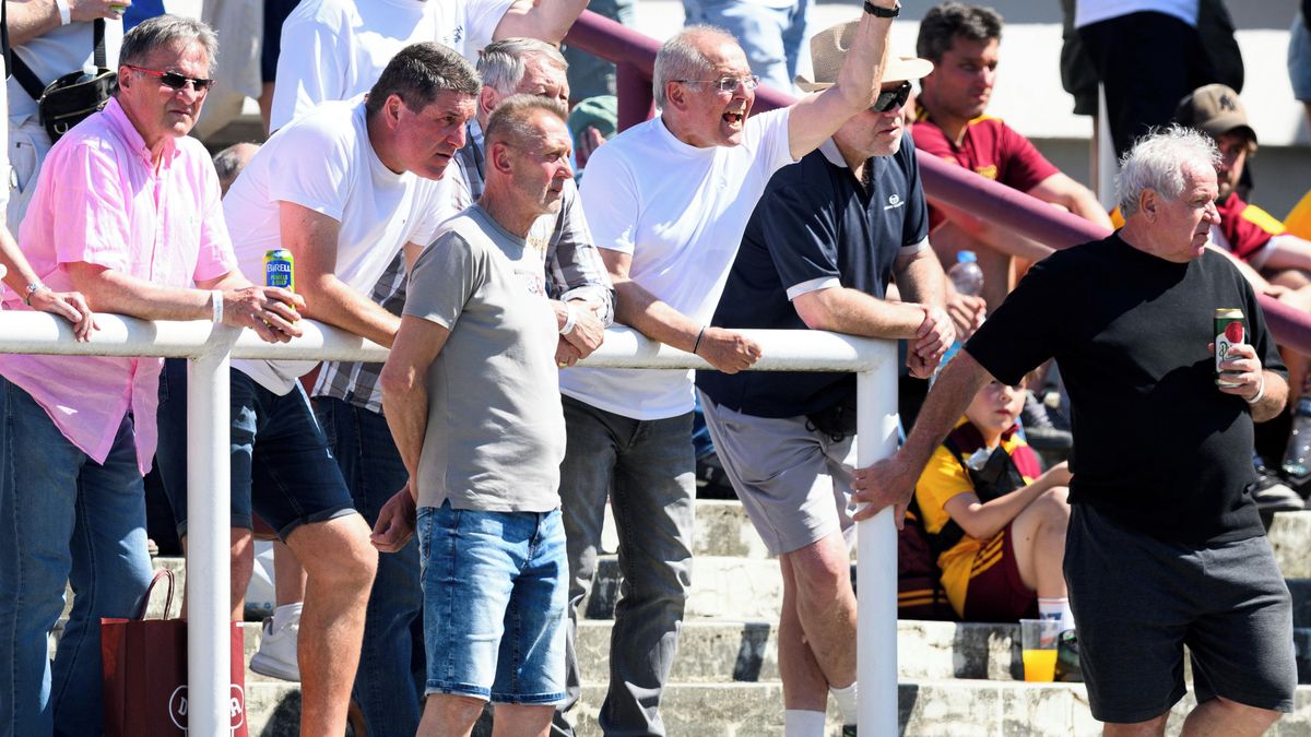 Legendy z tribuny řvaly na rozhodčí, naštvaný Rada zmizel. Experti tvrdí: Dukle upřeli penaltu