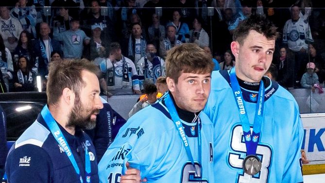 Před půlrokem bojoval o život, teď si přišel pro medaili. Synovi legendy tleskali i fanoušci soupeře