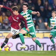 Už jako zkušený hráč v dresu Bohemians bránil na Letné Adama Hložka.