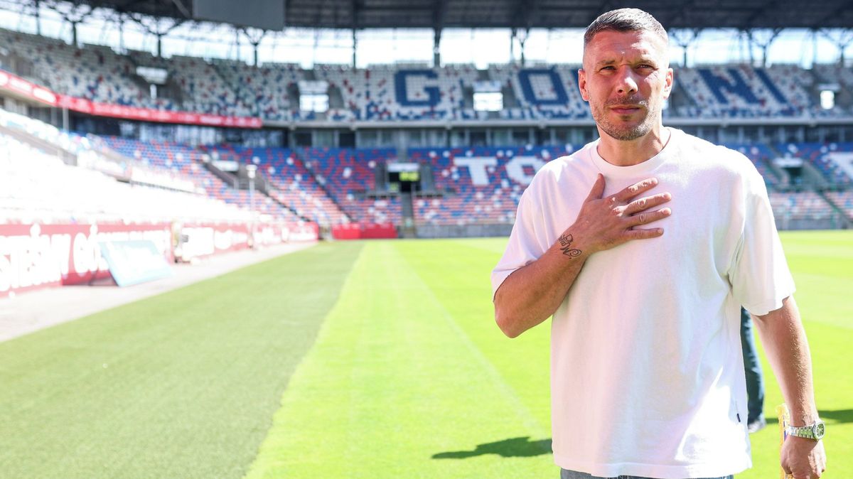Mistr světa Podolski se stal majoritním vlastníkem klubu, kde hraje pět Čechů