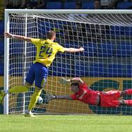 Jakub Černín ze Zlína z penalty srovnal.