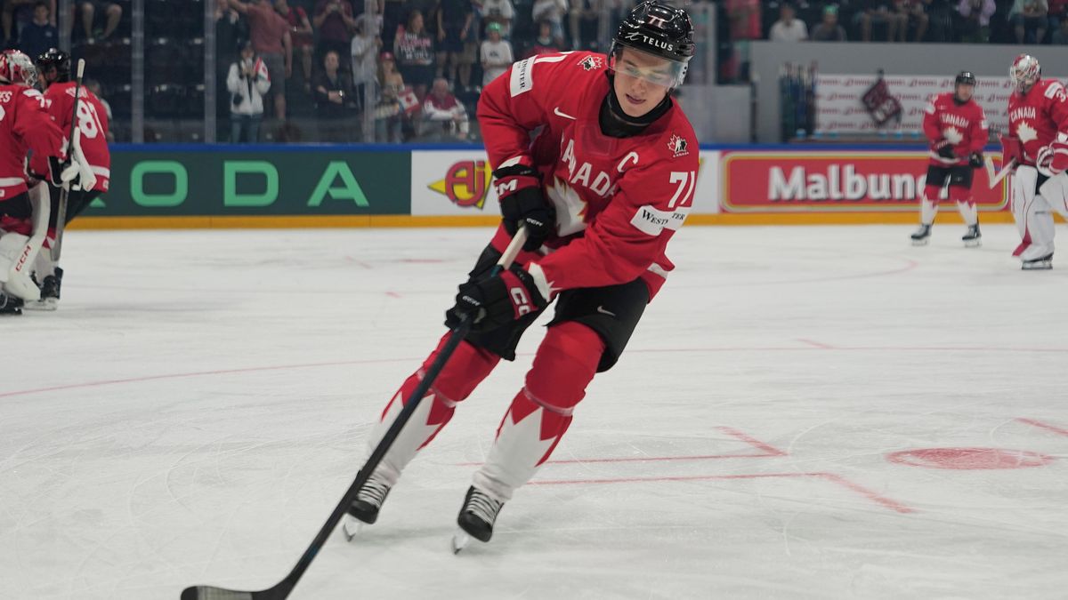 Nejlepším světovým hokejistou sezony v anketě IIHF je Kanaďan Celebrini