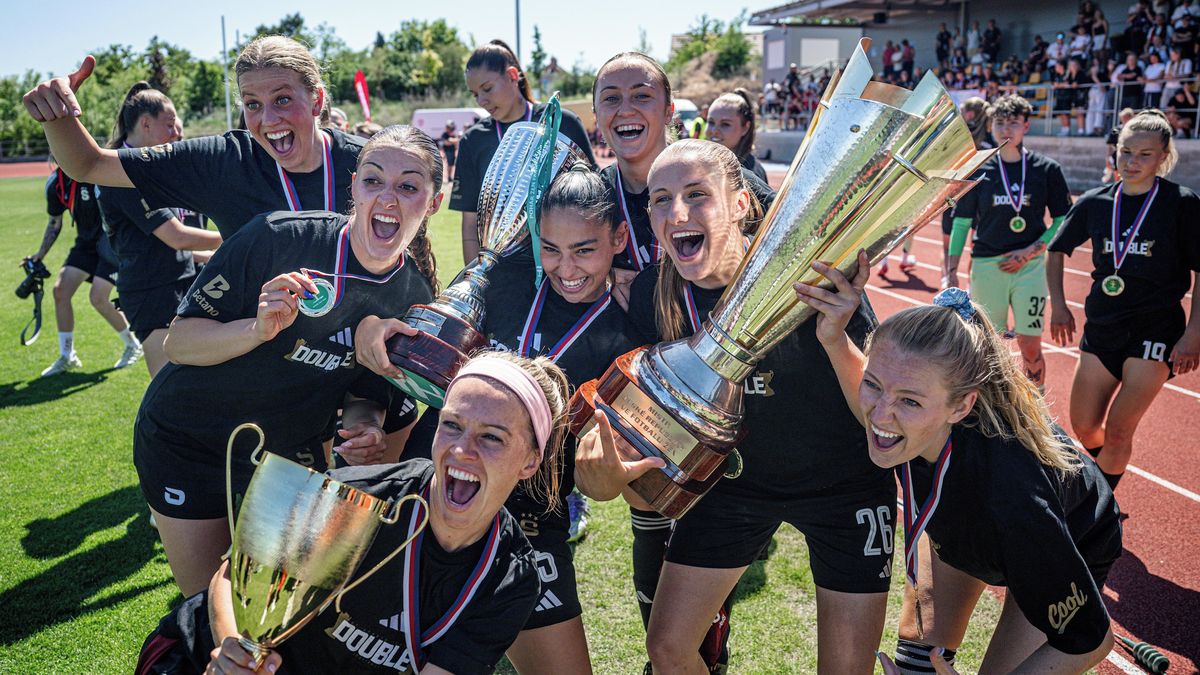 Fotbalistky Sparty slaví po sedmi letech double. Ve finále poháru porazily Slavii