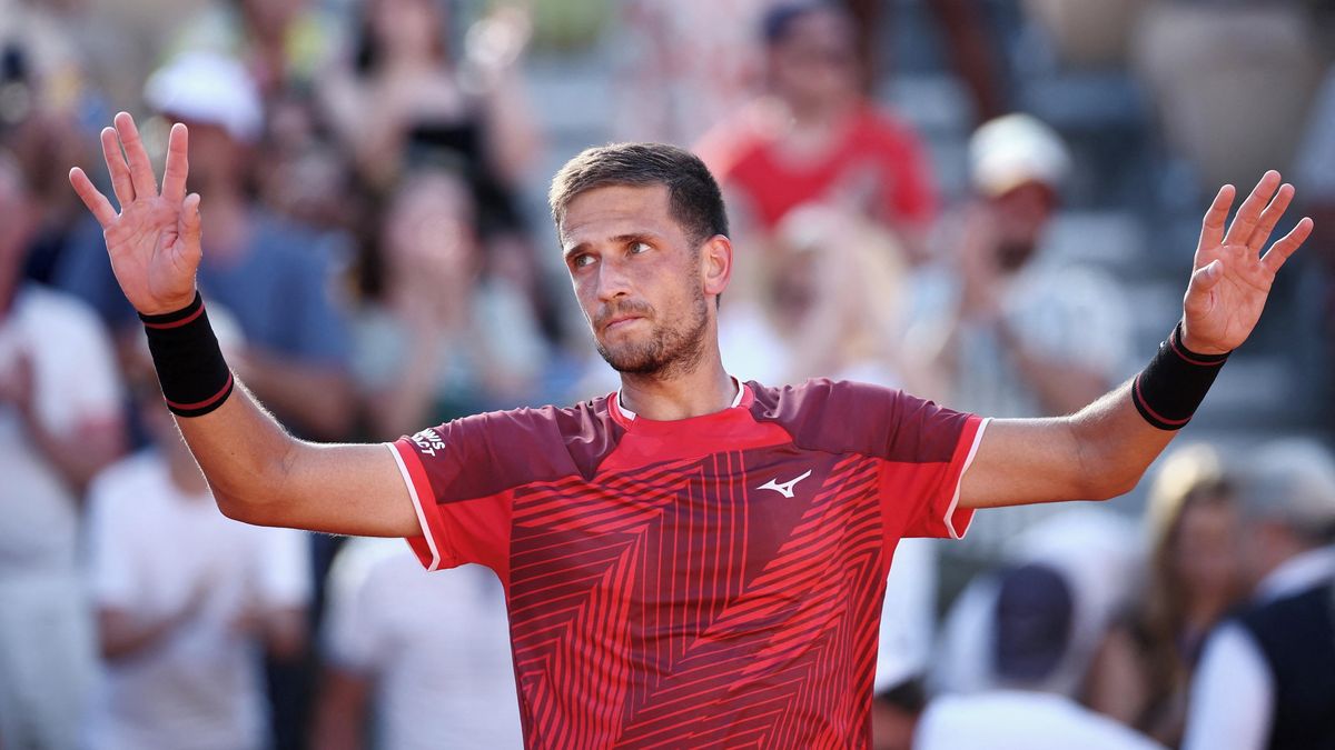 Kopřiva usiluje v Paříži o premiérový postup do třetího kola na grandslamech