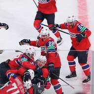 Hokejisté Norska se radují ze zisku senzačních bronzových medailí.