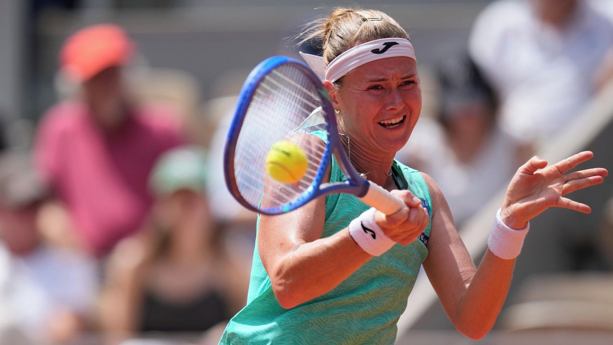 Bouzková na trávě v Queen's Clubu postoupila do druhého kola