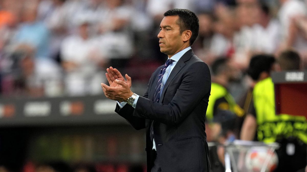 Velký návrat. Van Bronckhorst je po sedmi letech znovu trenérem Feyenoordu