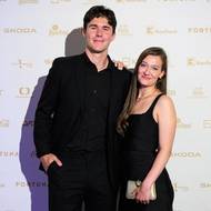 Hokejový útočník Jaroslav Chmelař a jeho partnerka během slavnostního vyhlášení ankety Zlatá hokejka.