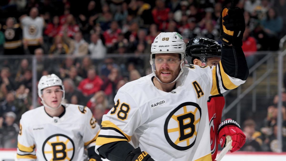 Pastrňák se posunul mezi Čechy na čtvrté místo v počtu asistencí v play off NHL