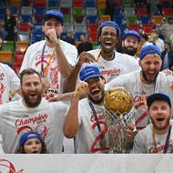 Basketbalisté Nymburku uzavřeli historii klubu 21. titulem