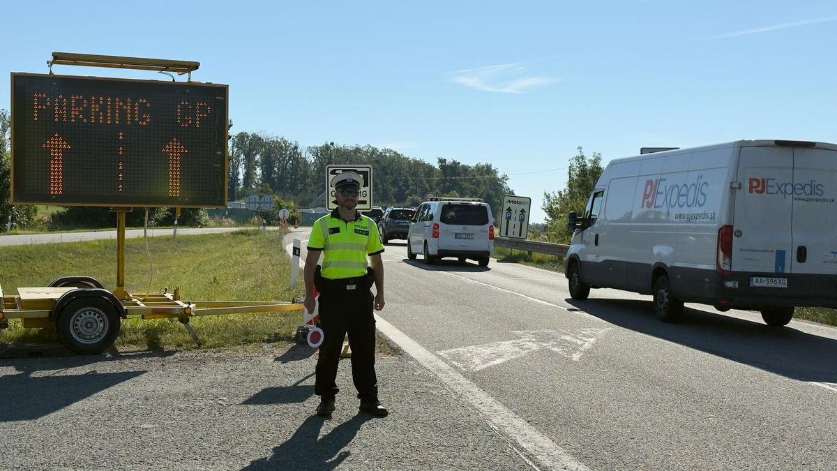 Provoz v okolí autodromu zhoustnul. Zítra se čekají bouřky, mokrá varianta asi nebude aktivována