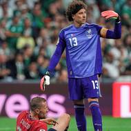 Guillermo Ochoa volá pomoc pro Tomáše Součka.