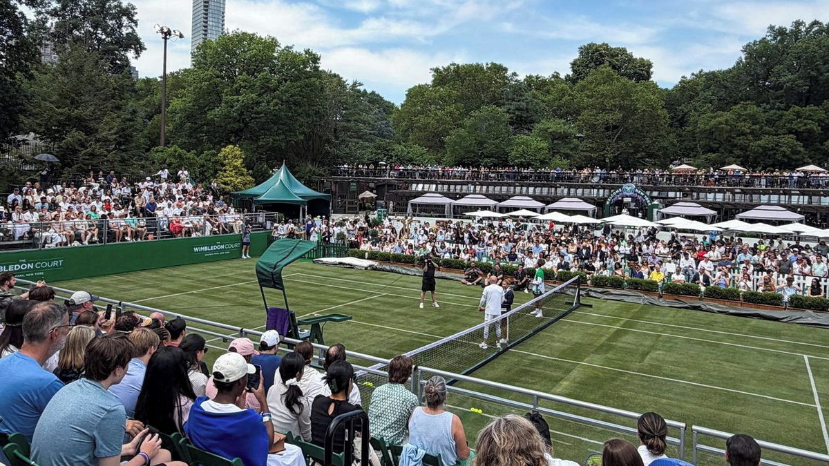 Fanoušek pořídil místa ve Wimbledonu za 16 milionů. Sednout si na ně ale letos nemůže