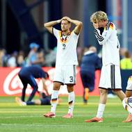 Smutní němečtí fotbalisté po vyřazení z mistrovství světa.