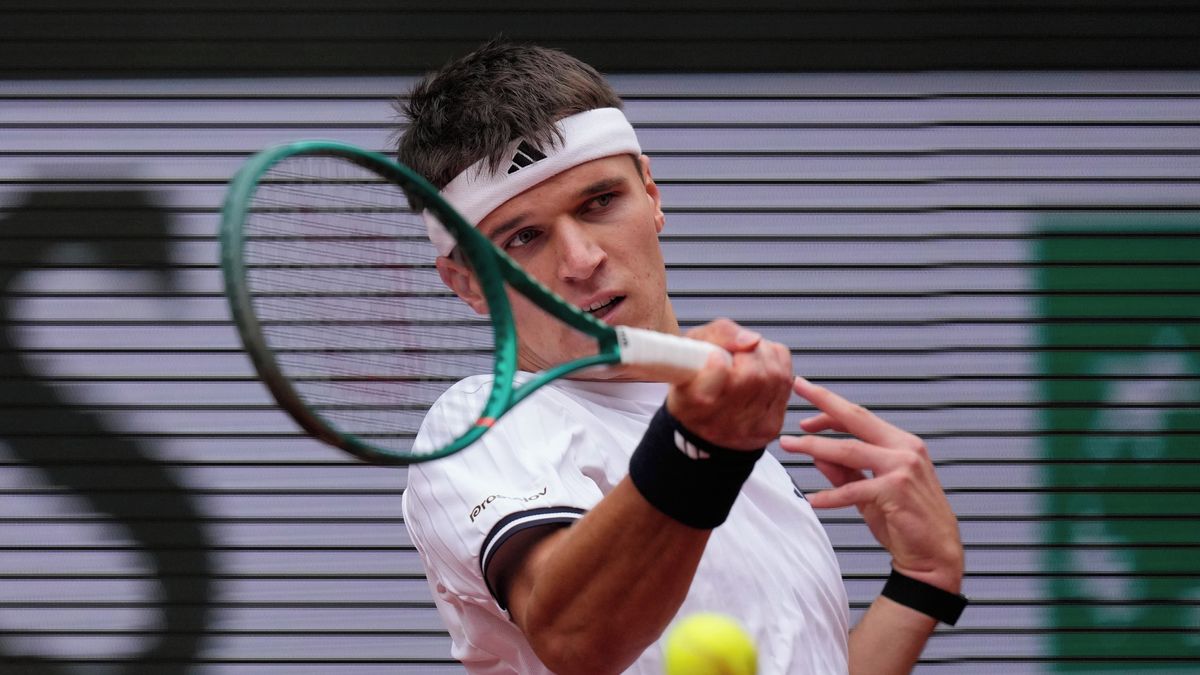 TENIS ONLINE: Menšík v bitvě o finále Roland Garros zvládl první těžké chvíle