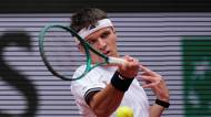 TENIS ONLINE: Menšík v bitvě o finále Roland Garros zvládl další těžké chvíle