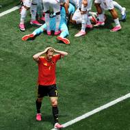 Zatímco se Belgičan Kevin de Bruyne držel za hlavu, íránští fotbalisté oslavovali svého hrdinu.