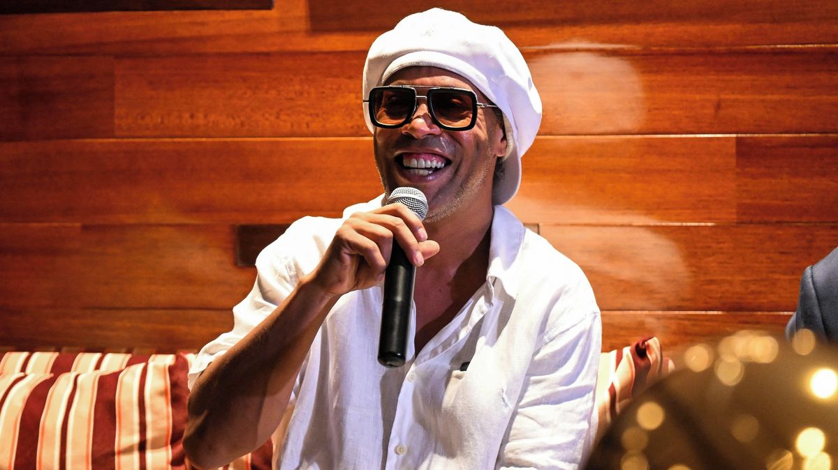 Nečekaný přestup, Ronaldinho míří do Itálie. Zasáhne nejméně do jednoho zápasu, tvrdí majitel klubu