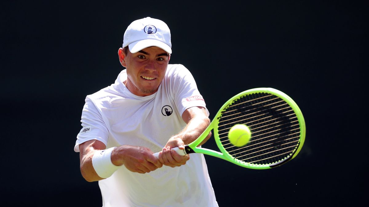 TENIS ONLINE: Svrčina dostává při premiéře ve Wimbledonu tvrdou lekci. Stěží odvrátil potupného kanára