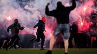 Brutální napadení v podání chuligánů v červenobílých kuklách. Slavia reaguje