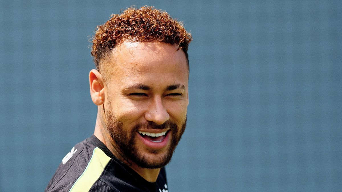 Neymar si na MS poprvé po zranění zatrénoval s brazilskými fotbalisty