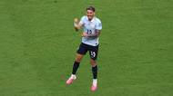 FOTBAL ONLINE: Dva slepené góly a otočka! Uruguay jde proti trpaslíkovi do vedení