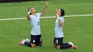 FOTBAL ONLINE: Dva slepené góly a otočka! Uruguay jde proti trpaslíkovi do vedení
