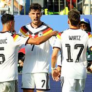 Kai Havertz (uprostřed) slaví gól proti Paraguayi.