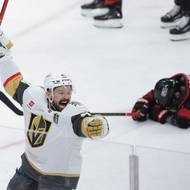 Tomáš Hertl rozhodl první finále Stanley Cupu. V 57. minutě dal vítězný gól na 5:4 pro Vegas.