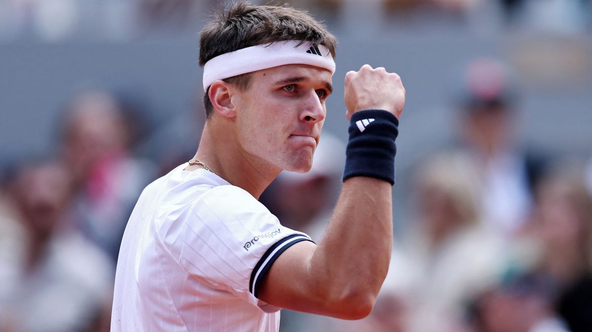 TENIS ONLINE: Třetí sada pro Menšíka! Bitva o finále Roland Garros graduje