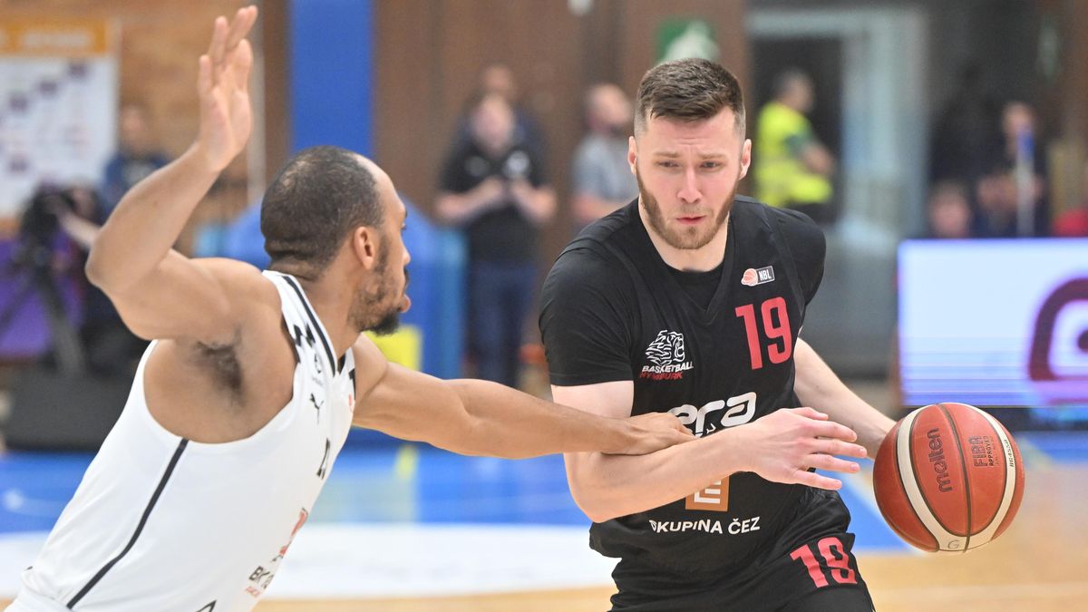 Nymburk po velkém boji porazil Pardubice a navýšil vedení ve finálové sérii