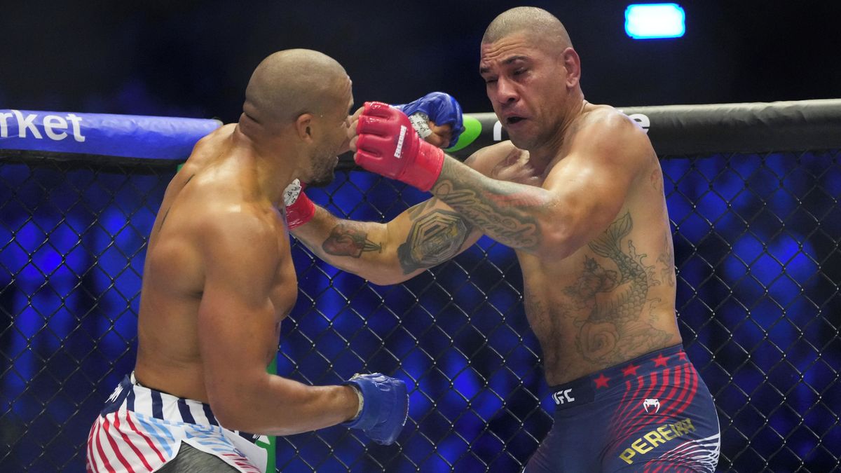 Šílenosti v UFC. Pereira bolestivě padl, Trump gratuloval šampionovi