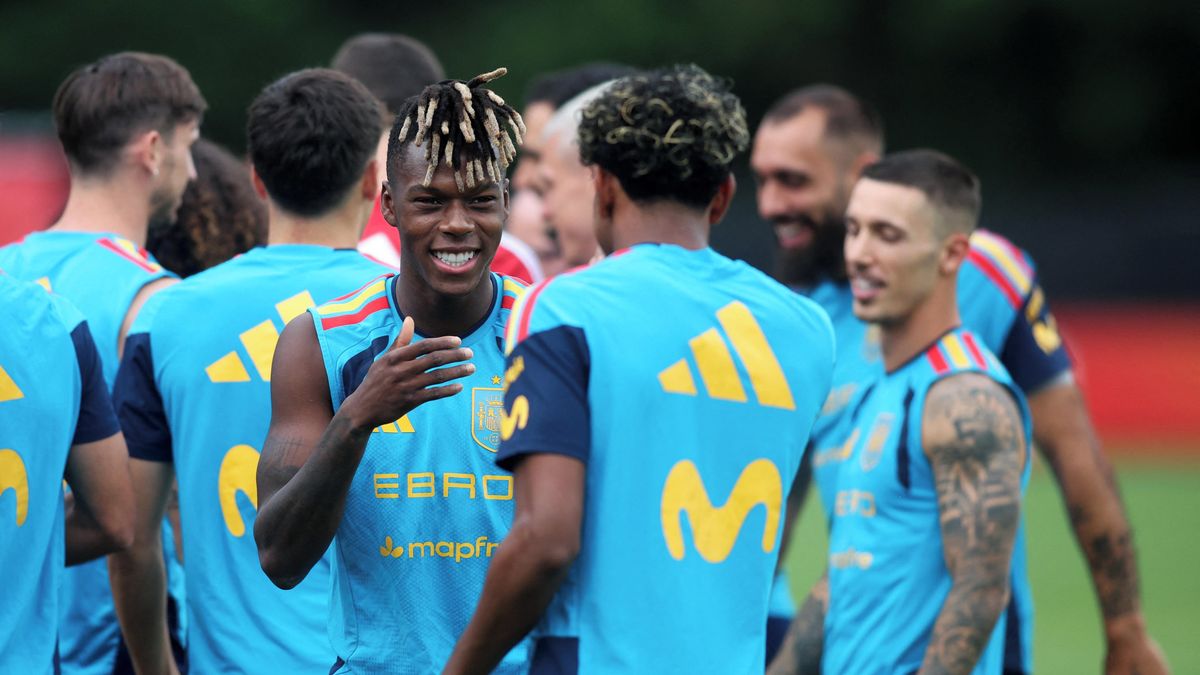 Bouřka a varování před tornádem zkrátily na MS trénink španělských fotbalistů