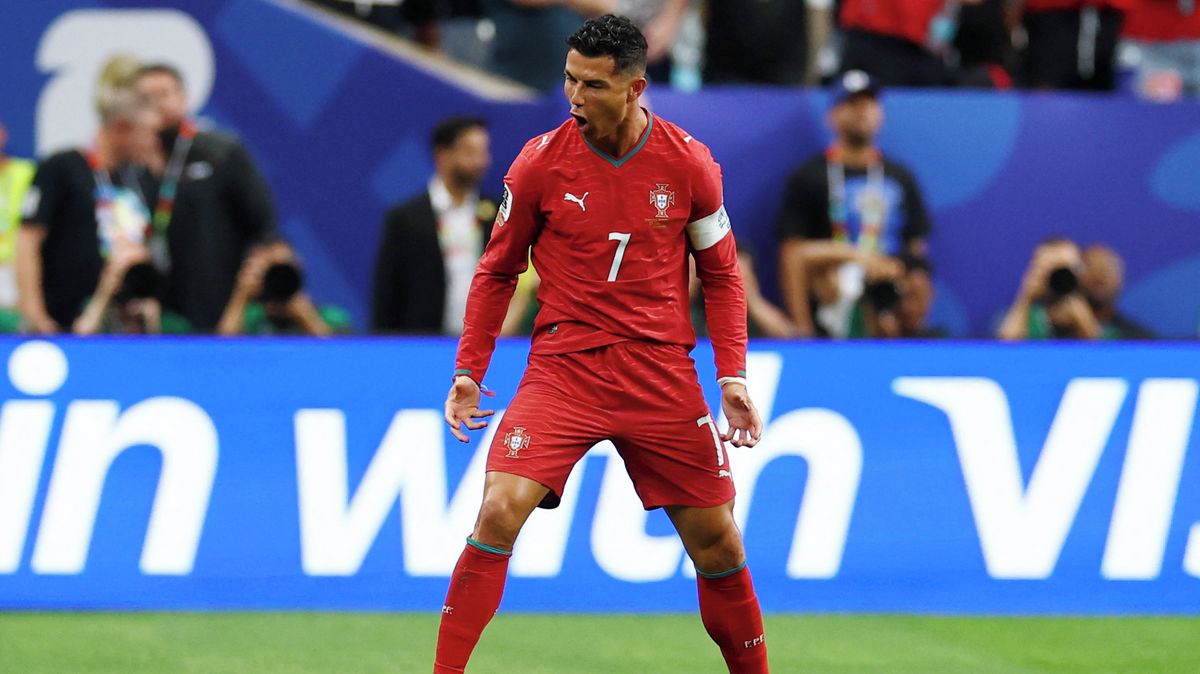 Nezastavitelný Ronaldo! Historickou trefou umlčel kritiky