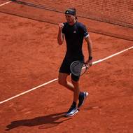 Alexander Zverev využil svou šanci a získal první set.
