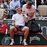 Medical time-out Jakuba Menšíka ve třetím setu.