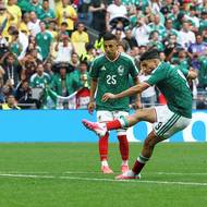Raul Jimenez napálil přímák z nebezpečné pozice pouze do zdi
