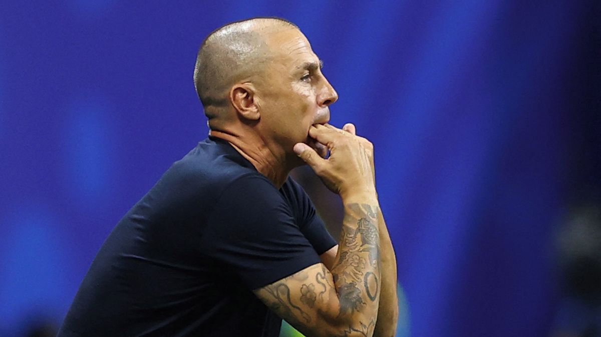 Tým vedený italskou legendou na šampionátu končí. Kouč se po vyřazení zastal zdrcených hráčů
